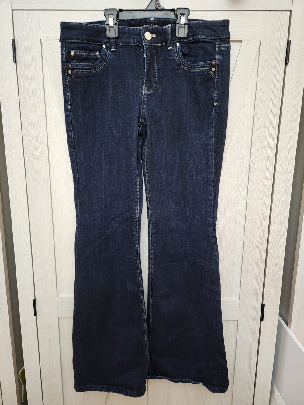 White House Black Market Women's Size 6 Blanc Flare Leg Zip Fly Stretch Jeans
